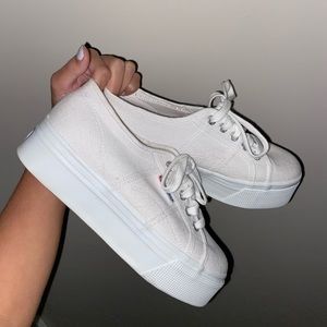 White platform Supergas